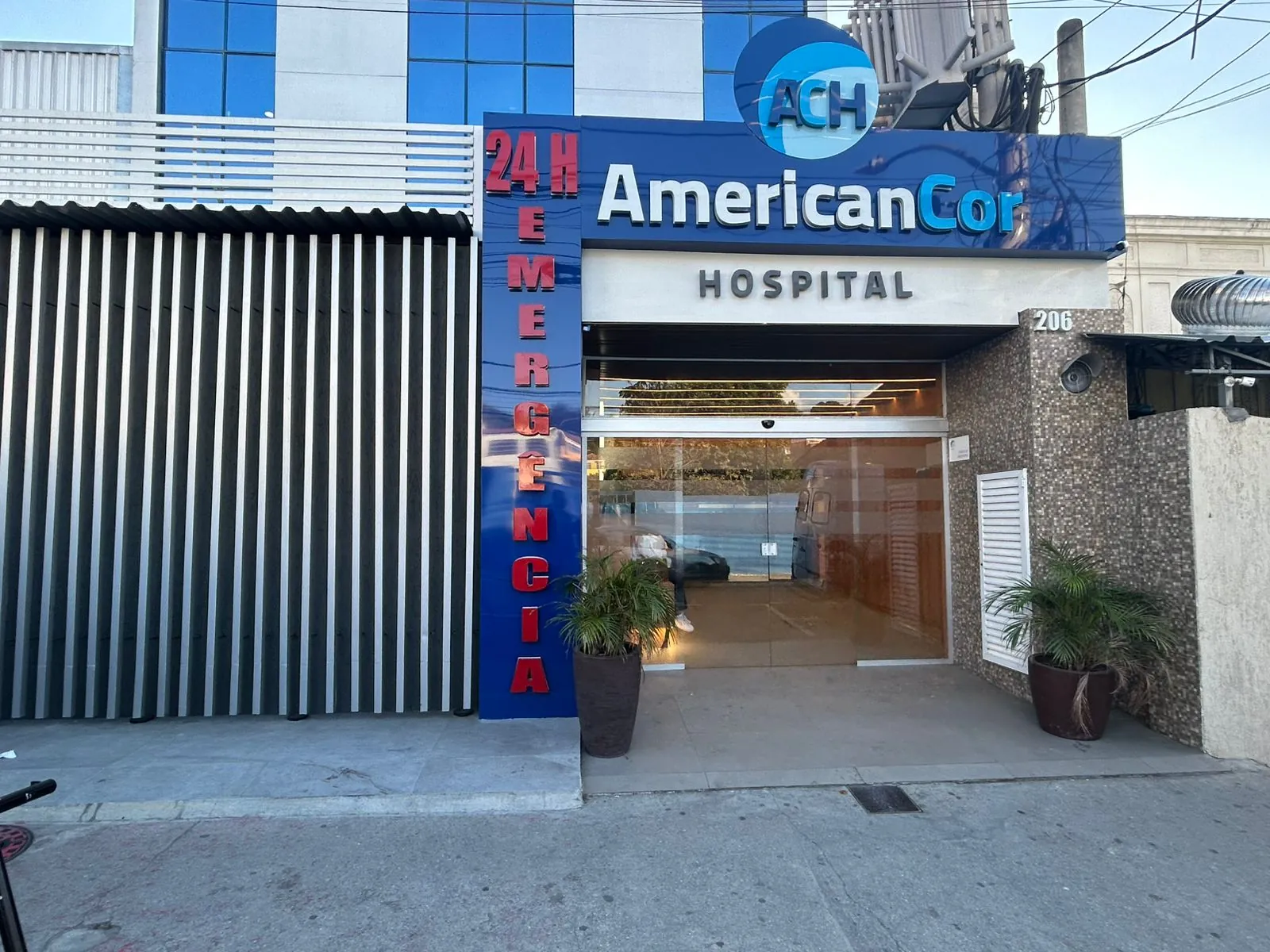 Fachada da emergência do Hospital AmericanCor